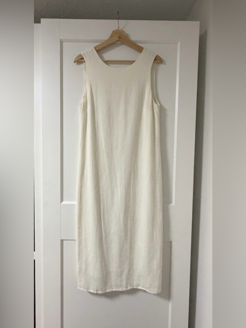 Forever 21 Cream Sleeveless Midi Shift Dress